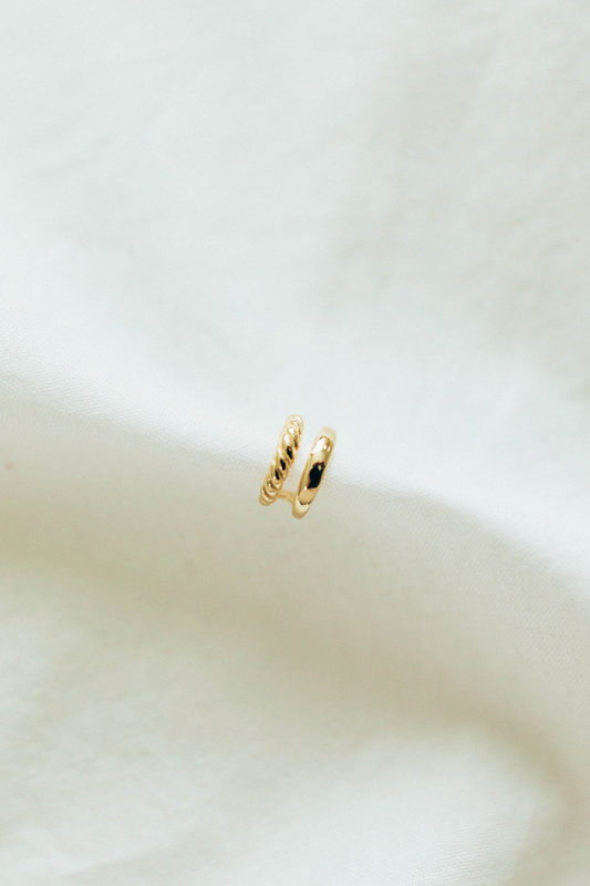 Cruz Ear Cuff: Gold